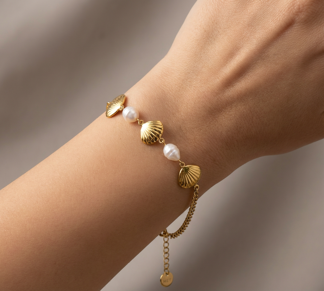 Stainless Steel Gold Seashell & Pearl Bracelet